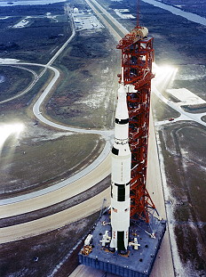 Apollo 12 auf dem Weg zur Startrampe