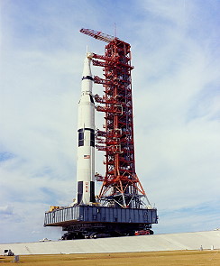 Apollo 14 auf dem Weg zur Startrampe