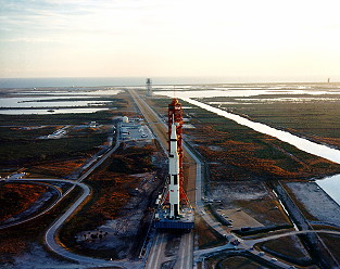 Apollo 9 auf dem Weg zur Startrampe