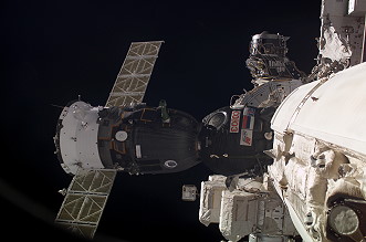 Ankunft von Sojus TMA-2 an der ISS