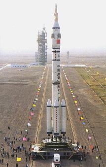 Shenzhou-5 auf dem Weg zur Startrampe