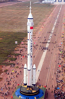 Shenzhou-7 auf dem Weg zur Startrampe