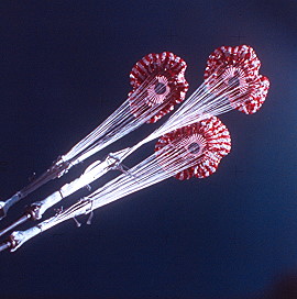 Skylab 3: Öffnen der Fallschirme