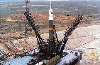 Sojus TM-12 auf der Startrampe