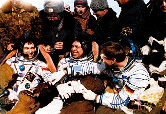 Soyuz TM-13 recovery
