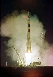 Soyuz TM-26 launch