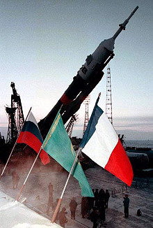 Sojus TM-27 auf dem Weg zur Startrampe