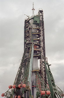Sojus TM-33 auf der Startrampe