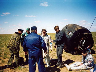 Soyuz TMA-1 recovery