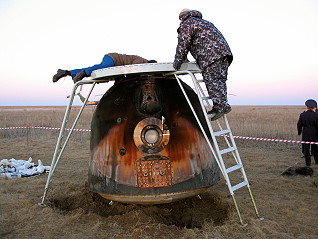 Soyuz TMA-7 recovery