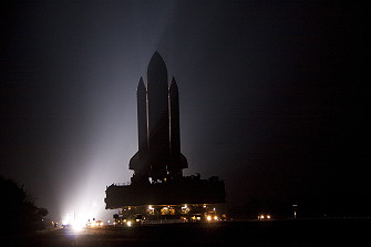 STS-132 auf dem Weg zur Startrampe