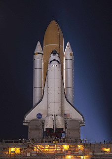 STS-135 auf dem Weg zur Startrampe