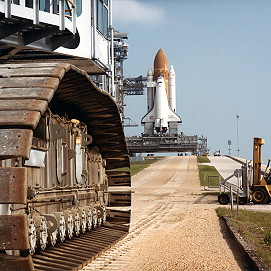 STS-41C auf dem Weg zur Startrampe