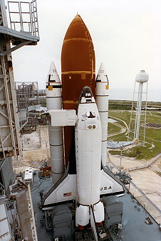 STS-50 auf dem Weg zur Startrampe