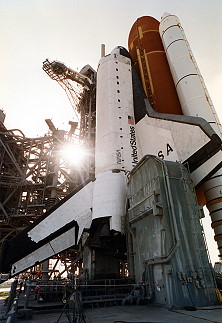 STS-65 auf der Startrampe