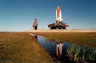 STS-67 auf dem Weg zur Startrampe STS-67 auf dem Weg zur Startrampe