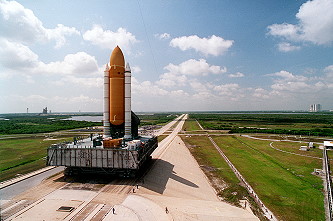 STS-70 auf dem Weg zur Startrampe