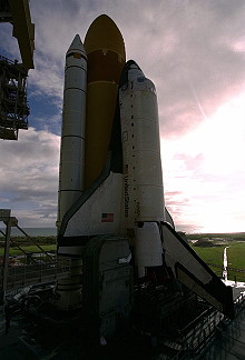 STS-94 auf dem Weg zur Startrampe