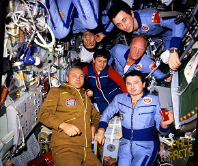 Sojus T-12 an Bord von Saljut 7