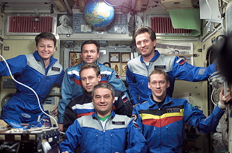 traditionelles Bordfoto Sojus TMA-1