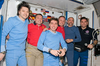 traditionelles Bordfoto Sojus TMA-13