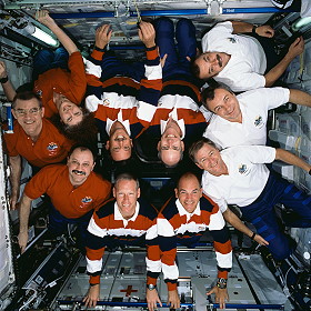 traditionelles Bordfoto STS-105