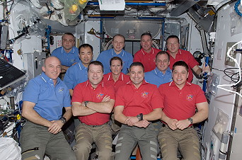 traditionelles Bordfoto STS-130 (mit Expedition 22)
