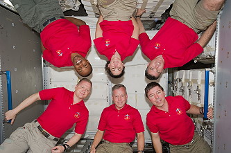 traditionelles Bordfoto STS-133