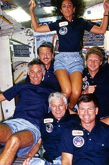 traditionelles Bordfoto STS-41D