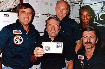 traditionelles Bordfoto STS-8