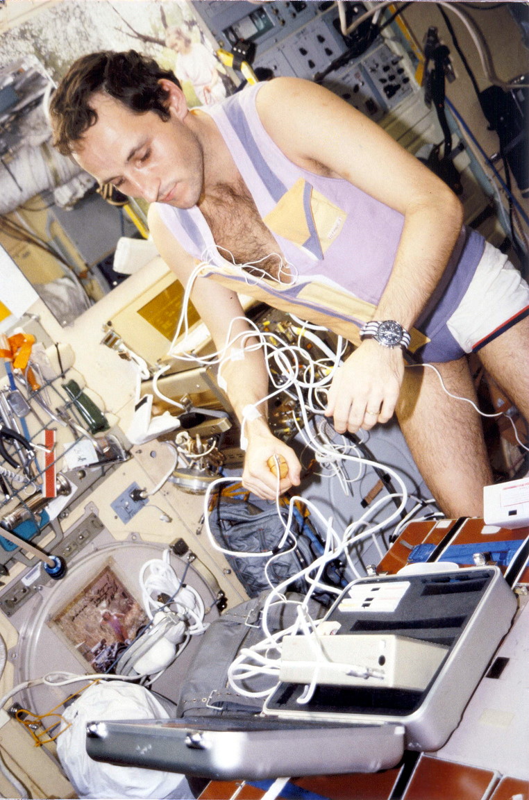 Sojus TM-13 an Bord der Mir