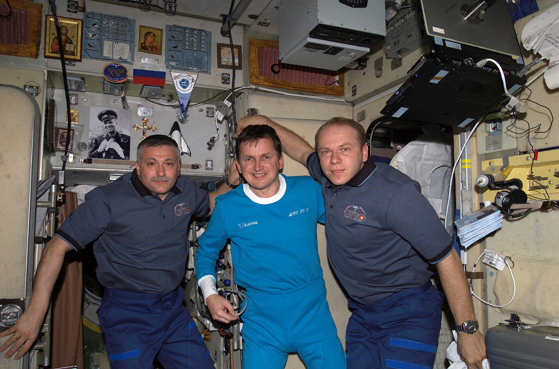 traditional inflight photo Soyuz TMA10