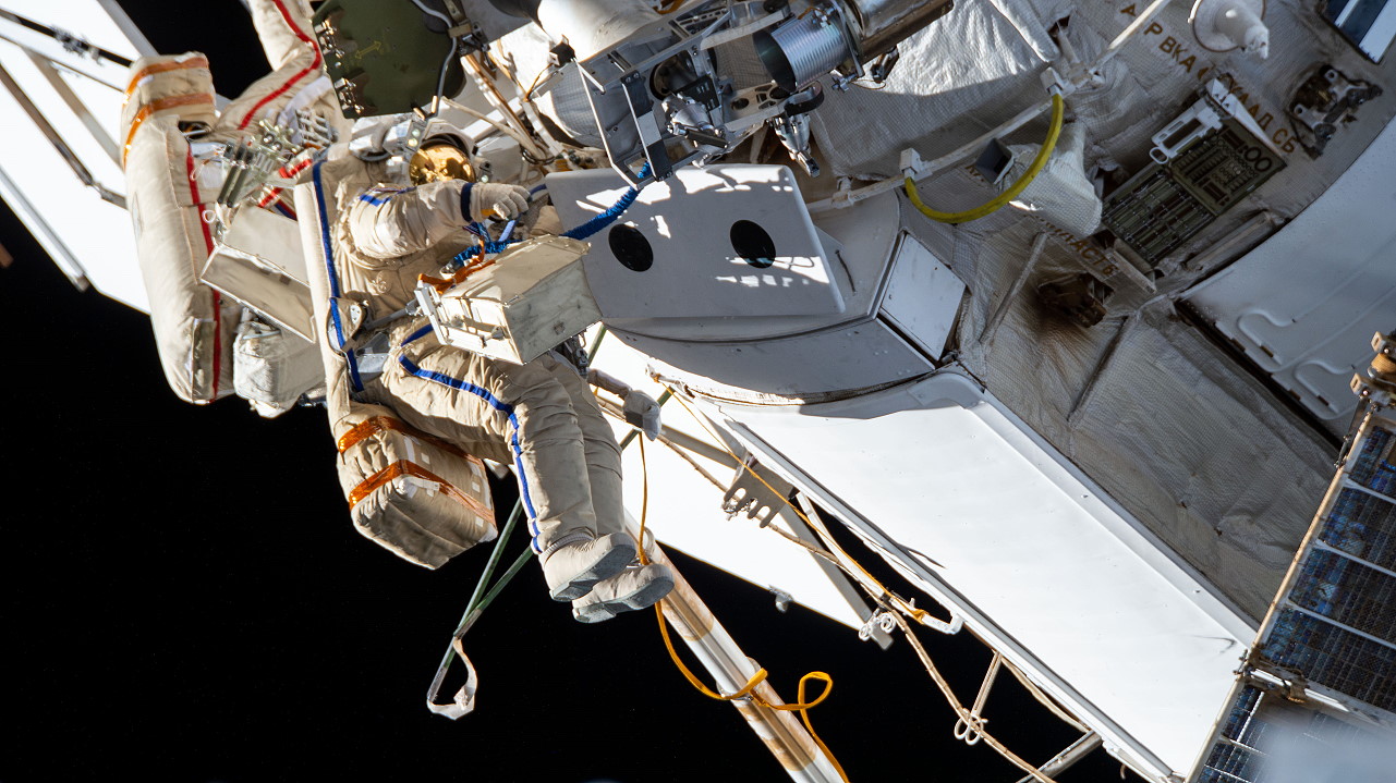 EVA Pjotr Dubrow und Oleg Nowizki am 03. September 2021