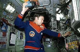 Juri Romanenko an Bord von Saljut 6