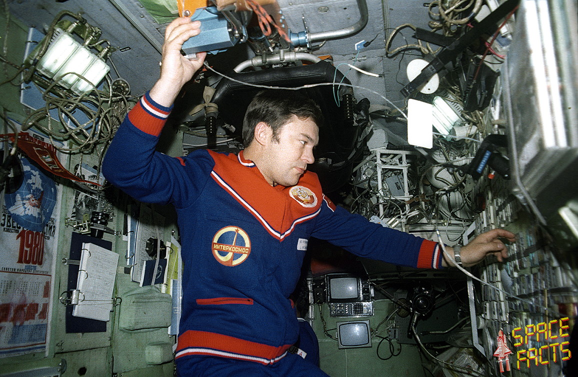Juri Romanenko an Bord von Saljut 6