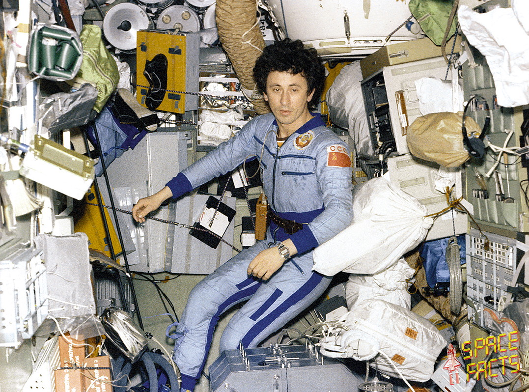 Oleg Atkow an Bord von Saljut 7