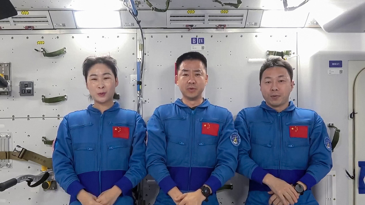 life onboard Tiangong