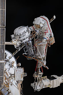 EVA Sergej Ryshikow am 16. Oktober 2025