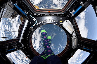 Jessica Meir feiert Chanukka im Weltraum