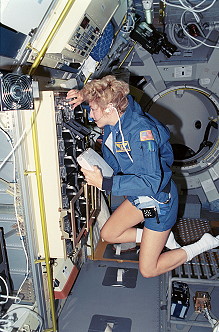 Hughes-Fulford an Bord des Space Shuttle