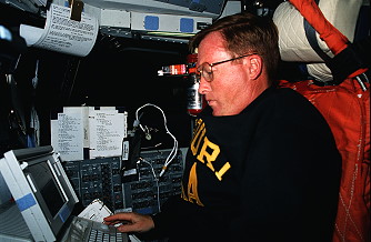 Richards an Bord des Space Shuttle
