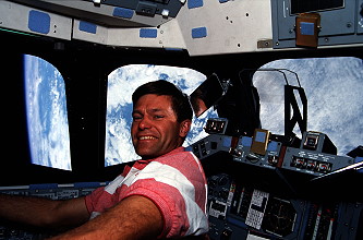 McMonagle an Bord des Space Shuttle