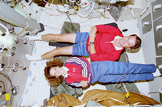 Kregel und Currie an Bord des Space Shuttle