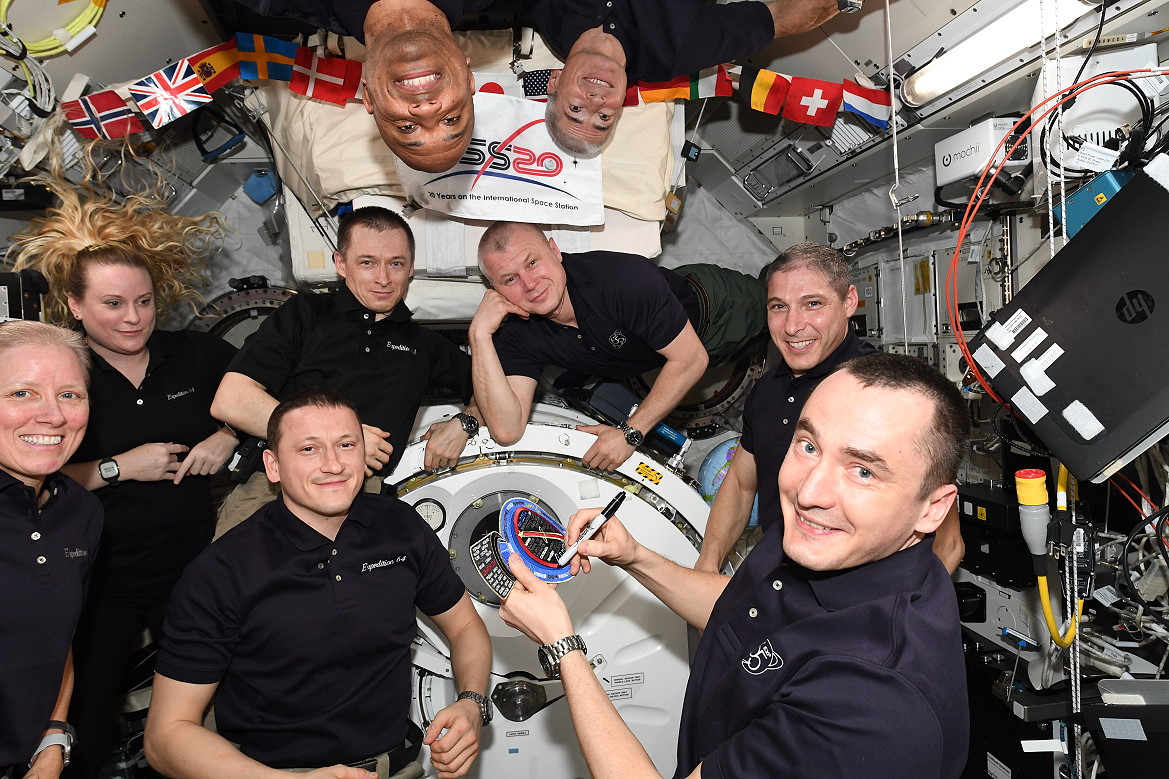 Crew ISS-64