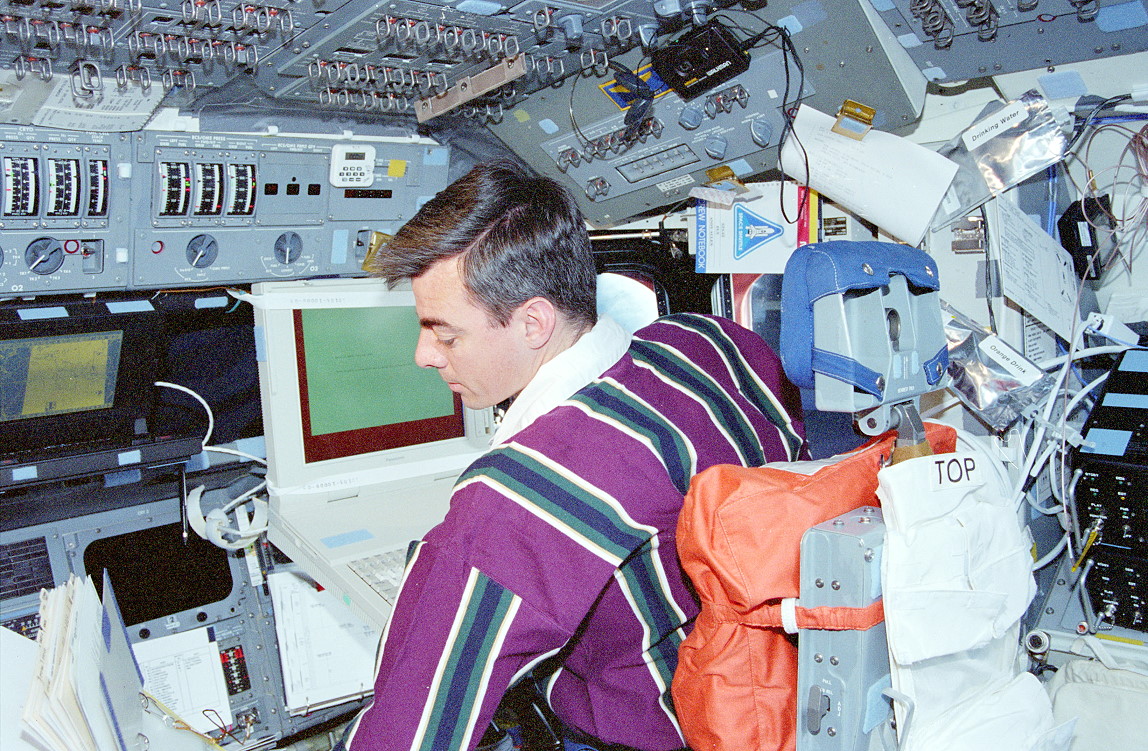 Allen an Bord des Space Shuttle
