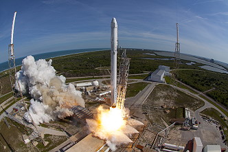 Dragon CRS-8 launch