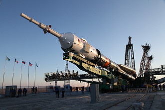 Soyuz MS-03 erection