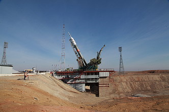 Soyuz MS-12 erection