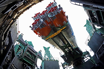 Soyuz MS-17 erection