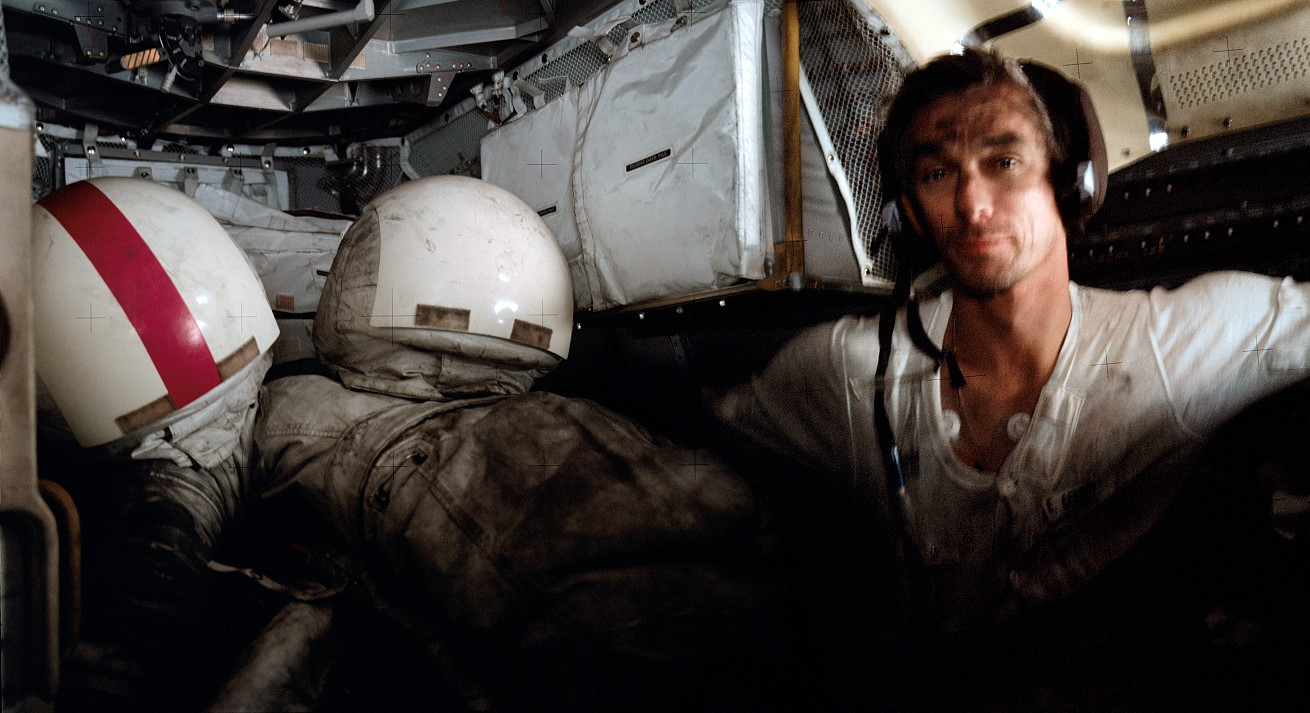 Zur�ck in der Mondlandef�hre